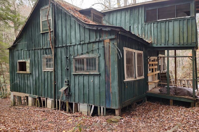 Hike 3.7 Miles Through the Tennessee Woods and You’ll Pass the Remains of an Abandoned Ghost Town