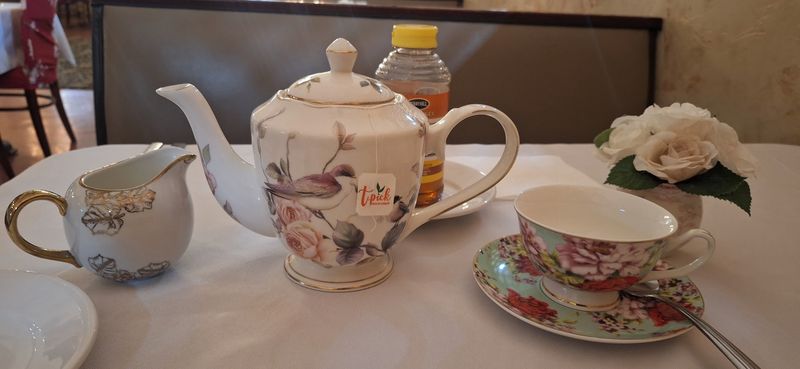 Slow Down at These 9 Tennessee Tea Houses Where Warm Pots Turn Fall Afternoons Into a Treat