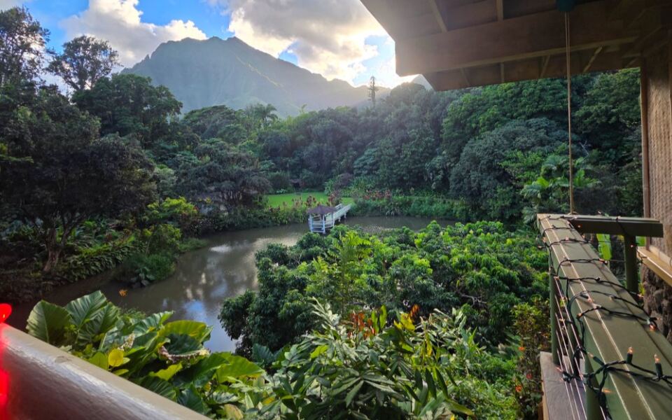 This Hawaii Restaurant Serves Giant Prime Rib With Breathtaking Mountain Views