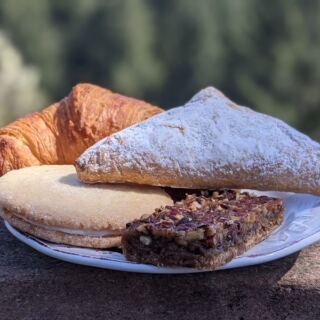 This Oregon Coast Bakery Has Lines Out the Door by 8 A.M. for Warm Marionberry Pastries