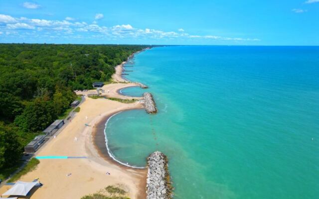 This Quiet Lake Michigan Beach In Illinois Is The Day Trip People Keep Repeating
