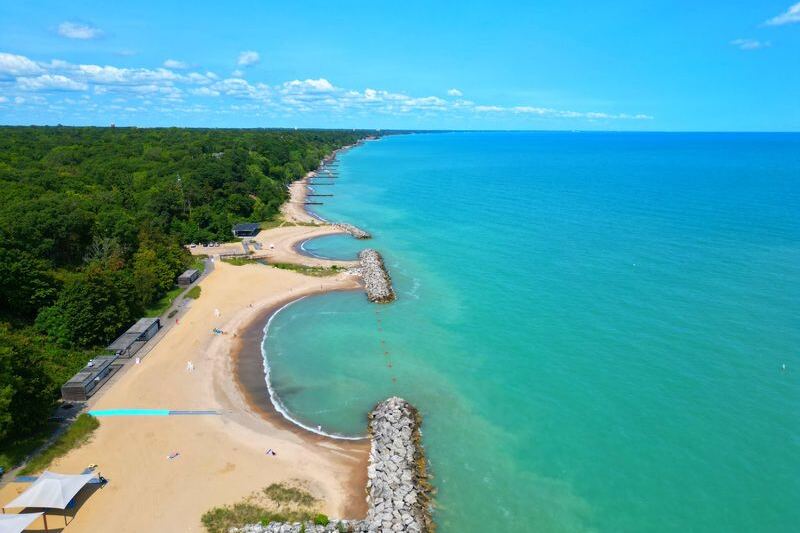 This Quiet Lake Michigan Beach In Illinois Is The Day Trip People Keep Repeating