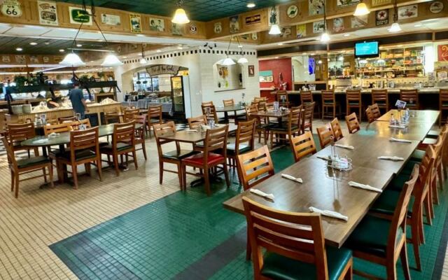Travelers On Historic Route 7 Keep Pulling Over At These 7 Illinois Cafes For Pie And Comfort Plates
