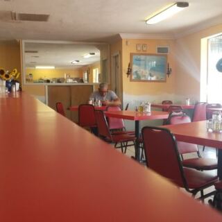 Retirees Pack These 7 Florida Cafeterias Where a Hot Lunch Plate Costs Less Than $12