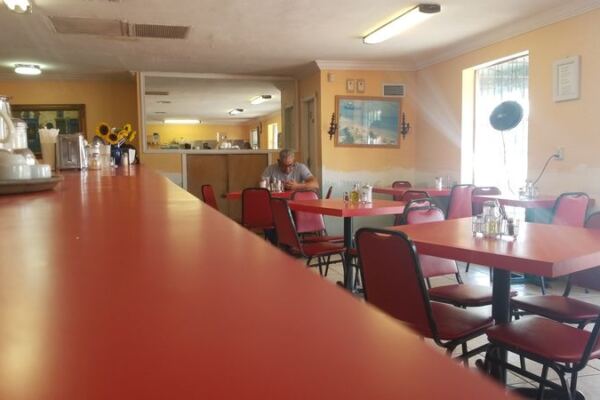 Retirees Pack These 7 Florida Cafeterias Where a Hot Lunch Plate Costs Less Than $12