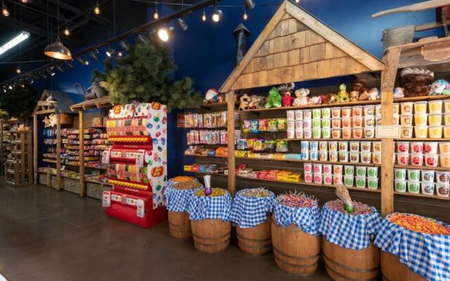 Sweet Tooth Road Trip: 8 Old-Fashioned Tennessee Candy Shops Still Making Fudge