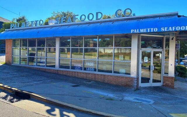 Inland South Carolina Has a Humble 1961 Fish Market Frying Flounder So Fresh the Coast Feels Close