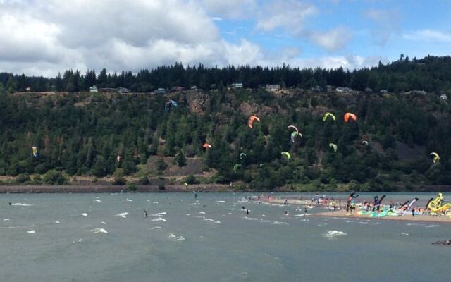 This Oregon Gorge Town Mixes Windsurfing Rivers With Hillsides Full of Fruit Orchards