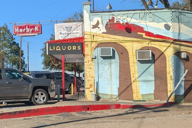 This Louisiana Hole-In-The-Wall Has Served Its Famous Shrimp Buster Since 1945