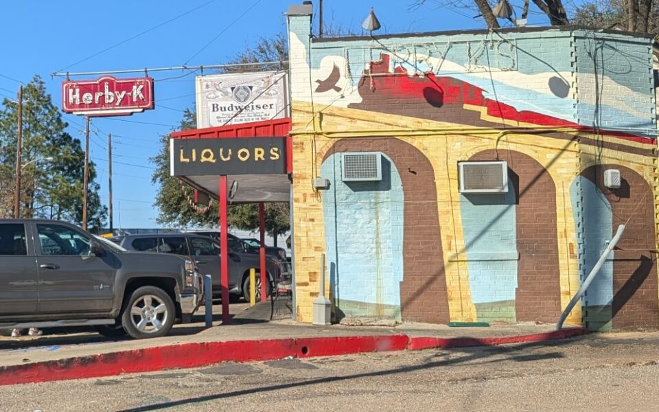 This Louisiana Hole-In-The-Wall Has Served Its Famous Shrimp Buster Since 1945