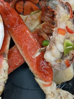 This New York Seafood Buffet Serves Endless Snow Crab Legs, Plus a Whole Lobster for Just $6