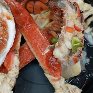 This New York Seafood Buffet Serves Endless Snow Crab Legs, Plus a Whole Lobster for Just $6