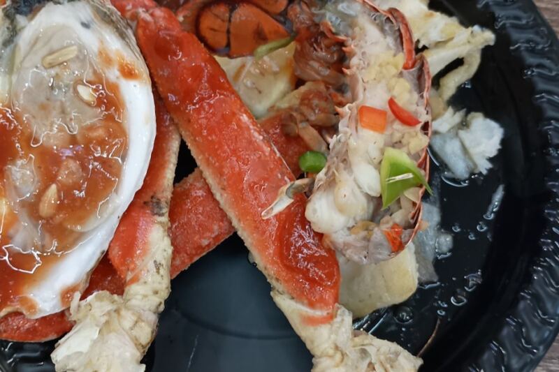 This New York Seafood Buffet Serves Endless Snow Crab Legs, Plus a Whole Lobster for Just $6