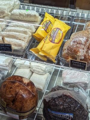 At This Mom-And-Pop Country Store In Washington, They Make Your Sandwich By Hand, Then You Carry It Down To The Nearby Pier