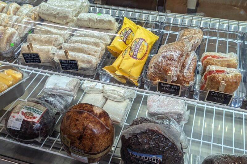 At This Mom-And-Pop Country Store In Washington, They Make Your Sandwich By Hand, Then You Carry It Down To The Nearby Pier