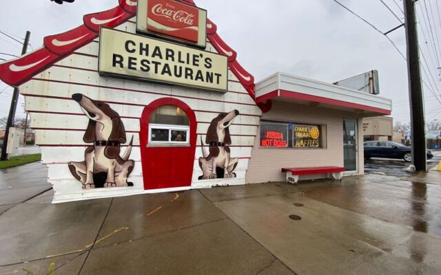 Wait, Ohio Has A Hot Dog Stand Shaped Like A Giant Coney Dog? It’s In Columbus