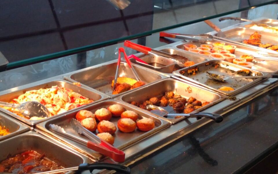 This Michigan Buffet Serves Sushi, Salmon, and Comfort Food Galore