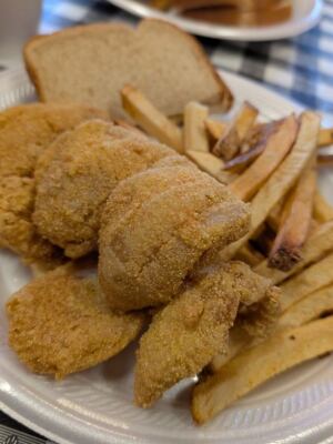 This Humble California Fish Market Fries Snapper So Well You’ll Forget You’re Inland