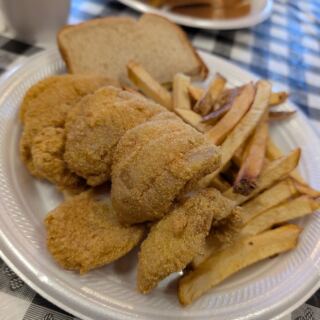 This Humble California Fish Market Fries Snapper So Well You’ll Forget You’re Inland