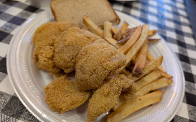 This Humble California Fish Market Fries Snapper So Well You’ll Forget You’re Inland