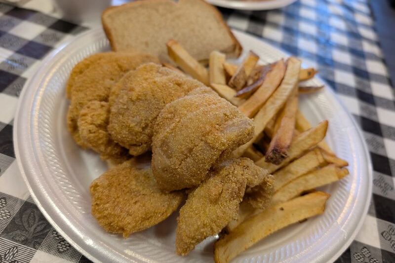 This Humble California Fish Market Fries Snapper So Well You’ll Forget You’re Inland