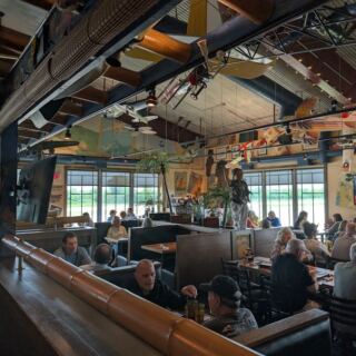 At This Illinois Restaurant, Airplanes Taking Off Are Part Of The Lunch Show