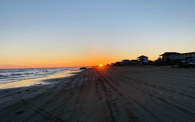 This Quiet Texas Beach Town Skips the Condos and Lets You Drive Right Onto the Sand