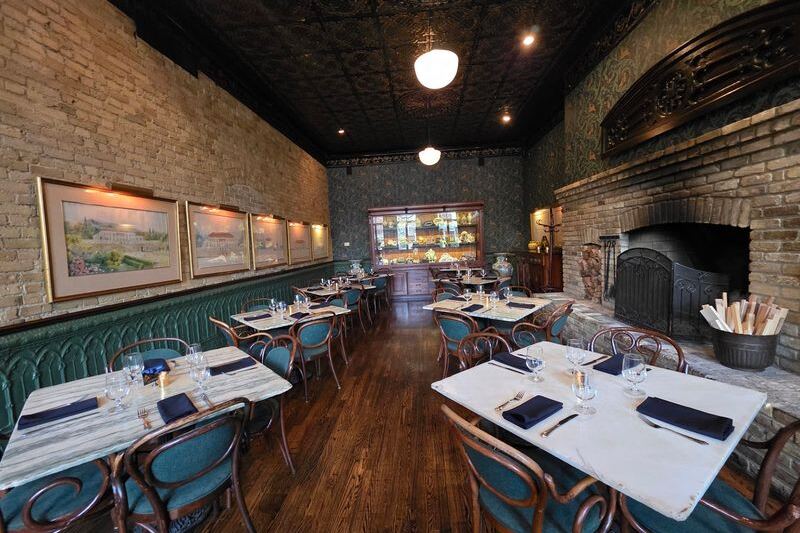 This Minnesota Dining Room Feels Like Stepping Into a Warm Winter Evening From Another Era