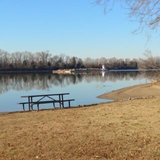 Why Do Bikers Plan Whole Routes Around This Riverfront Tennessee Hangout’s Burgers?