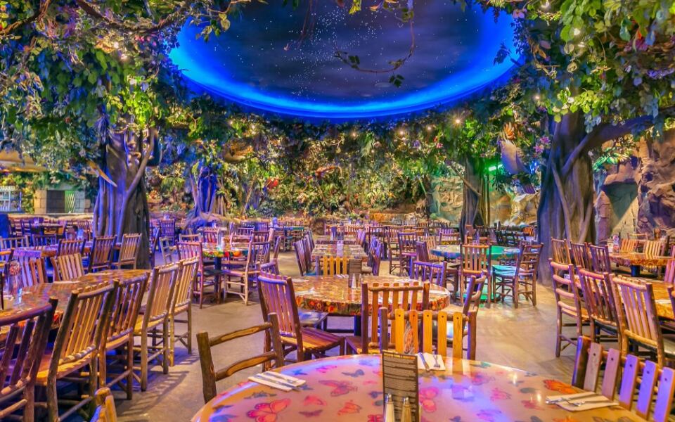 Tropical Décor and Wild Animatronics Turn This Edison Restaurant Into an Adventure