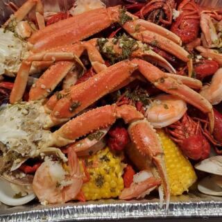 Stone Crab Season Is Here, and This Old-School Oakland Park Spot Is Where Florida Fans Head First