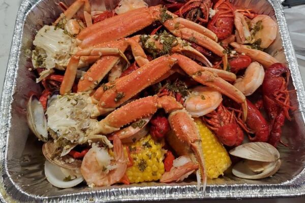 Stone Crab Season Is Here, and This Old-School Oakland Park Spot Is Where Florida Fans Head First