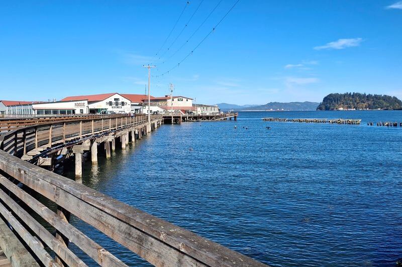 This 6.5-Mile Oregon Riverfront Path Fills a Whole Fall Day With Water Views and Easy Miles