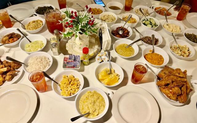 This Georgia Restaurant Is Famous for an All-You-Can-Eat Fried Chicken Spread Worth the Wait