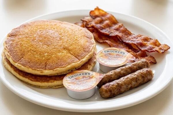 At This Longtime South Carolina Diner, Buttermilk Pancakes and Southern Plates Come Without the Fuss