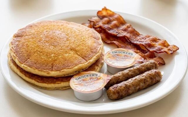 At This Longtime South Carolina Diner, Buttermilk Pancakes and Southern Plates Come Without the Fuss