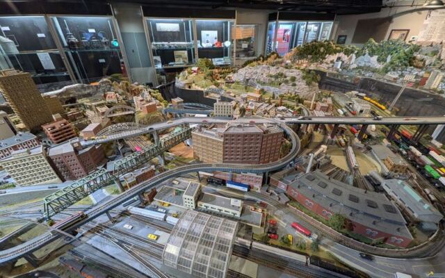 This Tennessee Museum Lets You Run Tiny Trains Through Whole Miniature Towns