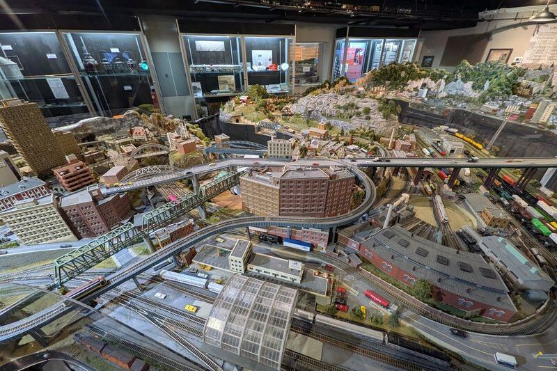 This Tennessee Museum Lets You Run Tiny Trains Through Whole Miniature Towns