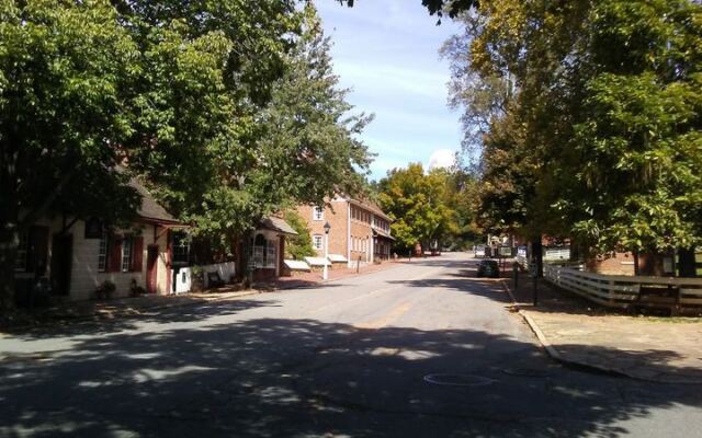 Older Than the State Itself, This North Carolina Town Still Lets You Walk Its 1700s Streets for Free