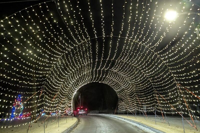 Families Fill Thermoses Before Driving Out To See These 7 Illinois Christmas Light Displays