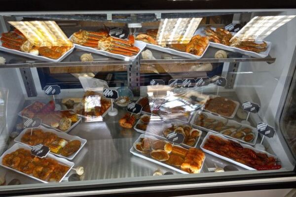 Why Do Florida Road-Trippers Keep Stopping at These 10 Roadside Boiled Crab Stands?