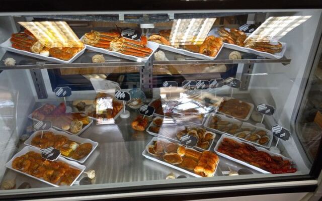 Why Do Florida Road-Trippers Keep Stopping at These 10 Roadside Boiled Crab Stands?