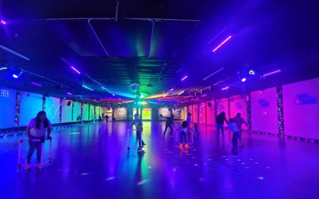 Florida’s Oldest Continuously Running Roller Rink Still Spins Under a Disco Ball in Lakeland