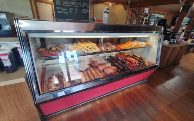 5 Old-School Oklahoma Smokehouses Where Homemade Jerky and Sausage Still Sell by the Pound