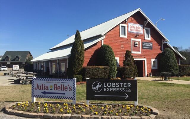 9 South Carolina Meat-and-Three Restaurants Worth Pulling Off the Interstate For