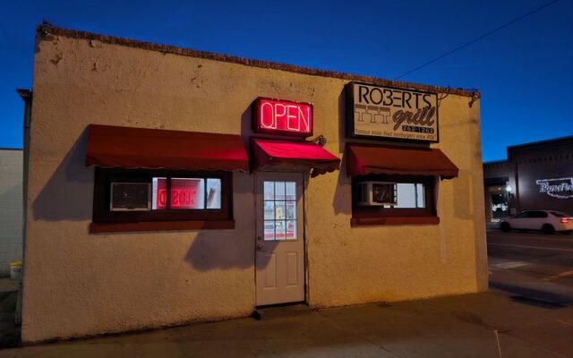 This Little Route 66 Counter Diner in Oklahoma Still Smashes Onion Burgers the Old-School Way
