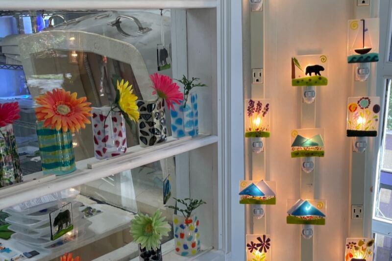 This Tiny Glass Studio on Gatlinburg’s Artisan Loop Lets You Make Your Own Ornament to Take Home