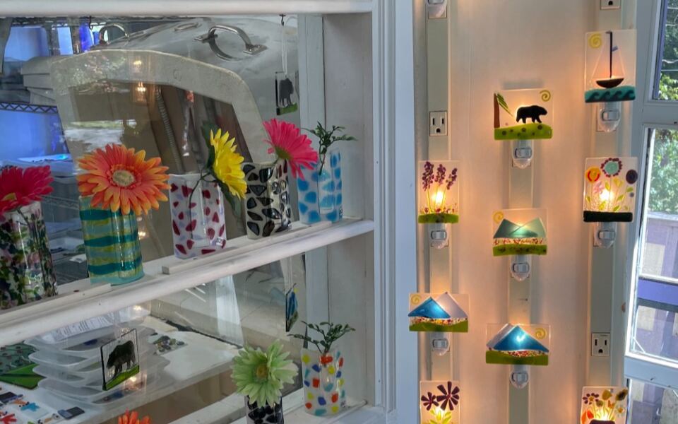 This Tiny Glass Studio on Gatlinburg’s Artisan Loop Lets You Make Your Own Ornament to Take Home