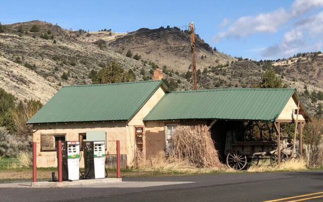 The Old Cattle Empire Buildings Still Standing in Oregon’s High Desert Tell a Wild Story