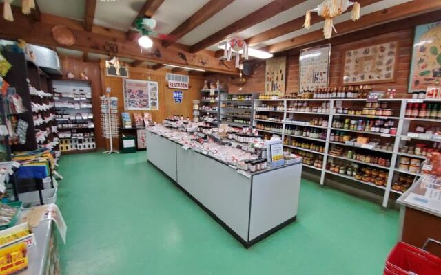 Peppers Roast Right in Front of You at Santa Cruz Chili & Spice Company Near Tumacácori, Arizona